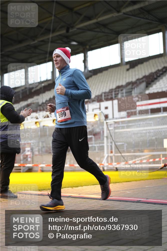 07.12.2025 - St. Pauli X-Mass-Run No. 15 Patografie http://msf.ph/oto/9367930 07.12.2025 11:02:53 Ziel 151, 160, 502, 574, 599, 602, 612, 875, 880, 953, 997, 1102, 1644, 1668, 1670, 4809 meine-sportfotos.de