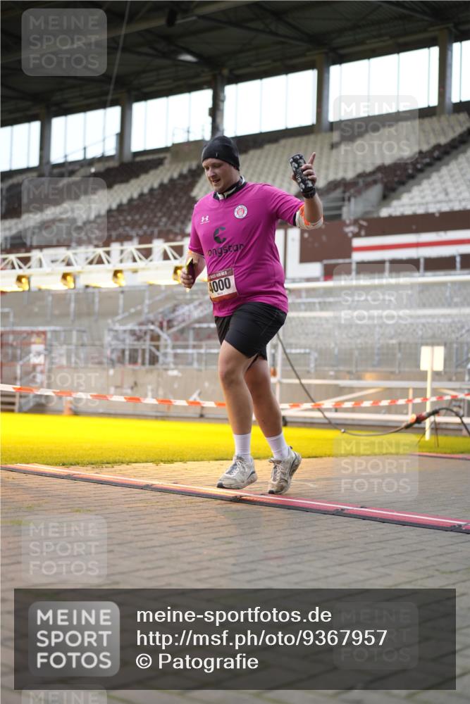 07.12.2025 - St. Pauli X-Mass-Run No. 15 Patografie http://msf.ph/oto/9367957 07.12.2025 11:03:19 Ziel 61, 64, 102, 109, 186, 748, 853, 1199, 1850 meine-sportfotos.de