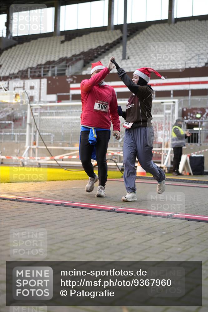 07.12.2025 - St. Pauli X-Mass-Run No. 15 Patografie http://msf.ph/oto/9367960 07.12.2025 11:03:23 Ziel 61, 64, 102, 109, 186, 853, 1850 meine-sportfotos.de