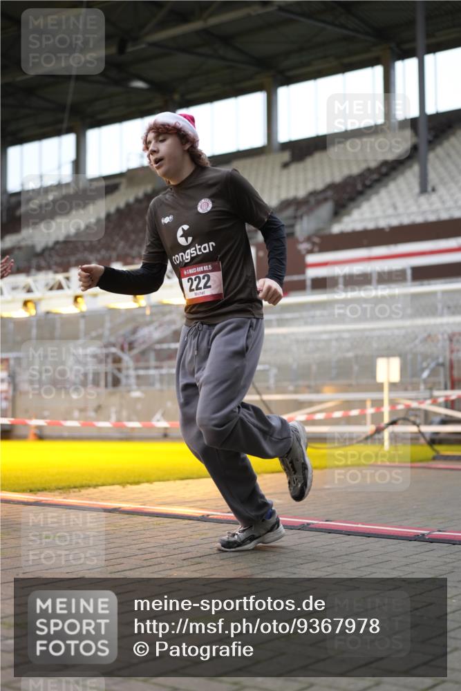 07.12.2025 - St. Pauli X-Mass-Run No. 15 Patografie http://msf.ph/oto/9367978 07.12.2025 11:03:53 Ziel 222, 432, 719, 1853, 1857, 1860 meine-sportfotos.de