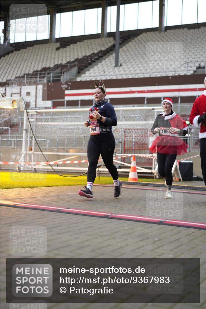 07.12.2025 - St. Pauli X-Mass-Run No. 15 Patografie http://msf.ph/oto/9367983 07.12.2025 11:04:03 Ziel 215, 216, 222, 432, 734, 764, 1200, 1252, 1254, 1401, 1695, 1854, 1856 meine-sportfotos.de