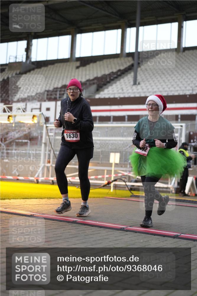 07.12.2025 - St. Pauli X-Mass-Run No. 15 Patografie http://msf.ph/oto/9368046 07.12.2025 11:05:08 Ziel 200, 201, 889, 1152, 1492, 1630 meine-sportfotos.de