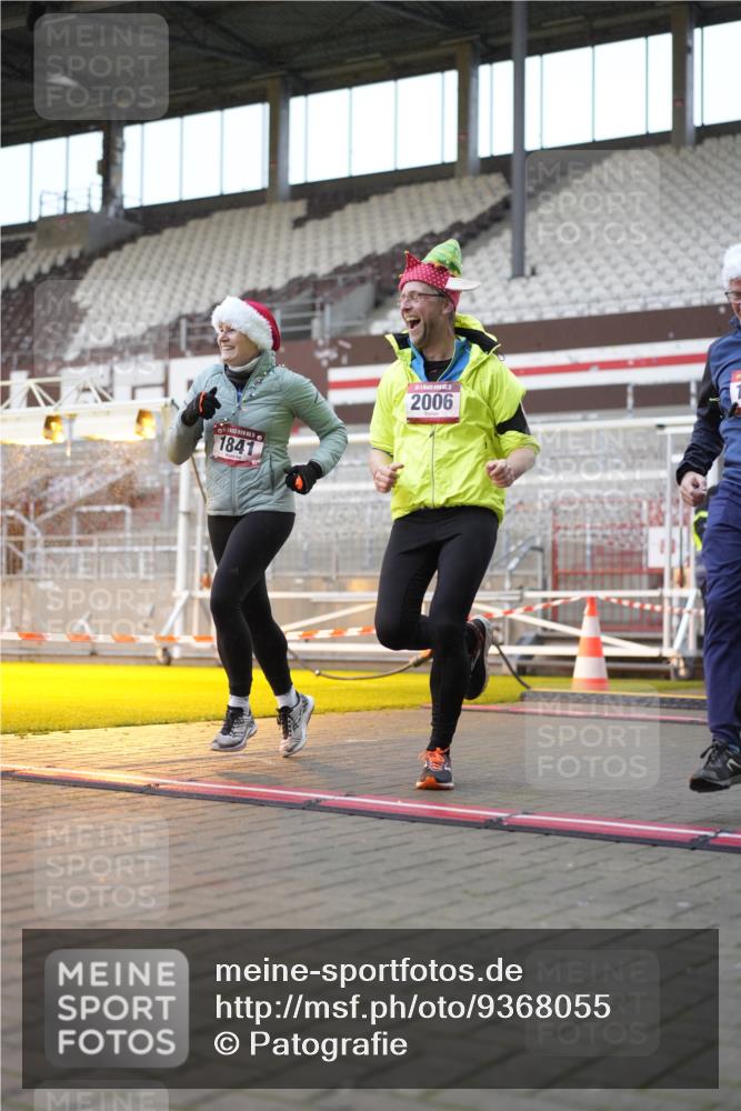 07.12.2025 - St. Pauli X-Mass-Run No. 15 Patografie http://msf.ph/oto/9368055 07.12.2025 11:05:30 Ziel 199, 434, 831, 1046, 1049, 1311, 1600, 1840, 1841, 2006, 2884 meine-sportfotos.de