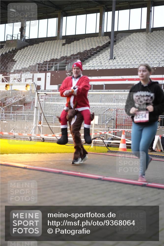 07.12.2025 - St. Pauli X-Mass-Run No. 15 Patografie http://msf.ph/oto/9368064 07.12.2025 11:05:39 Ziel 199, 831, 924, 925, 927, 929, 932, 973, 1046, 1049, 1092, 1196, 1208, 1428, 1432, 1840, 1841, 2006, 2254, 2884, 3272, 3278 meine-sportfotos.de