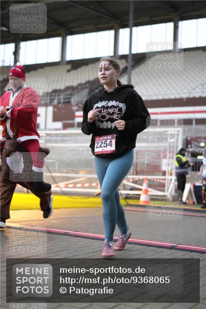 07.12.2025 - St. Pauli X-Mass-Run No. 15 Patografie http://msf.ph/oto/9368065 07.12.2025 11:05:39 Ziel 199, 831, 924, 925, 927, 929, 932, 973, 1046, 1049, 1092, 1196, 1208, 1428, 1432, 1840, 1841, 2006, 2254, 2884, 3272, 3278 meine-sportfotos.de
