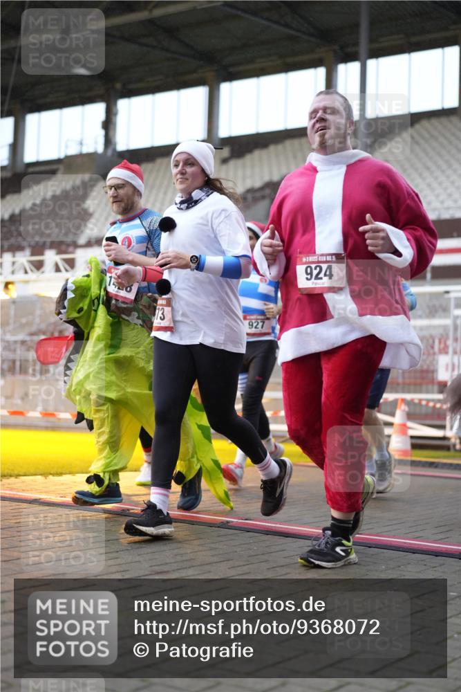 07.12.2025 - St. Pauli X-Mass-Run No. 15 Patografie http://msf.ph/oto/9368072 07.12.2025 11:05:43 Ziel 199, 831, 924, 925, 927, 929, 932, 973, 1046, 1049, 1092, 1196, 1208, 1428, 1432, 1840, 1841, 2006, 2254, 2884, 3272, 3278 meine-sportfotos.de