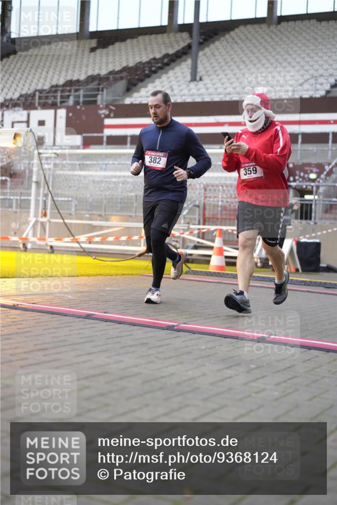 07.12.2025 - St. Pauli X-Mass-Run No. 15 Patografie http://msf.ph/oto/9368124 07.12.2025 11:06:32 Ziel 359, 382, 565, 1285, 1286, 1440, 1442, 1556, 1564, 4582, 4588 meine-sportfotos.de