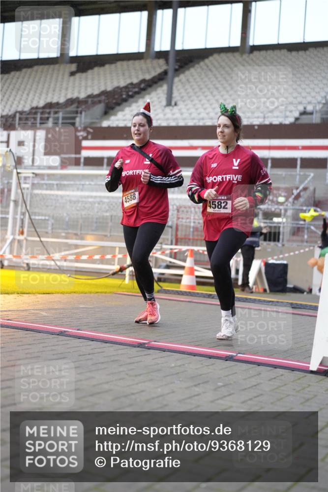 07.12.2025 - St. Pauli X-Mass-Run No. 15 Patografie http://msf.ph/oto/9368129 07.12.2025 11:06:37 Ziel 359, 382, 565, 1285, 1286, 1556, 1564, 1708, 4582, 4588 meine-sportfotos.de