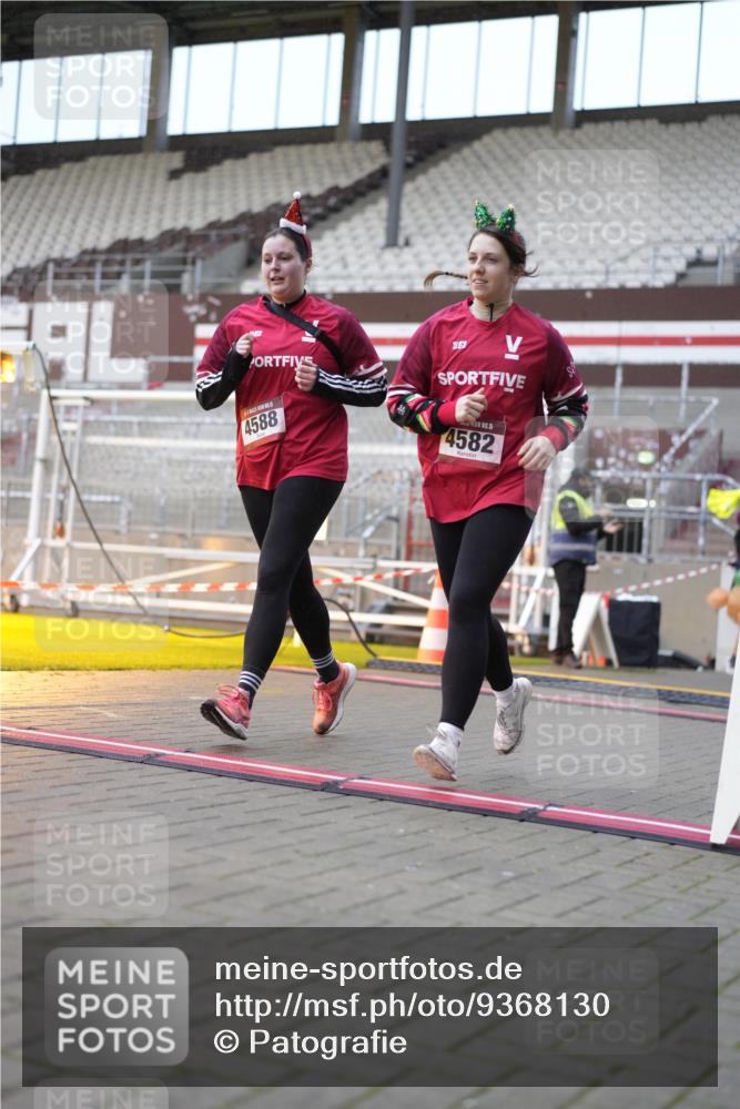 07.12.2025 - St. Pauli X-Mass-Run No. 15 Patografie http://msf.ph/oto/9368130 07.12.2025 11:06:37 Ziel 359, 382, 565, 1285, 1286, 1556, 1564, 1708, 4582, 4588 meine-sportfotos.de