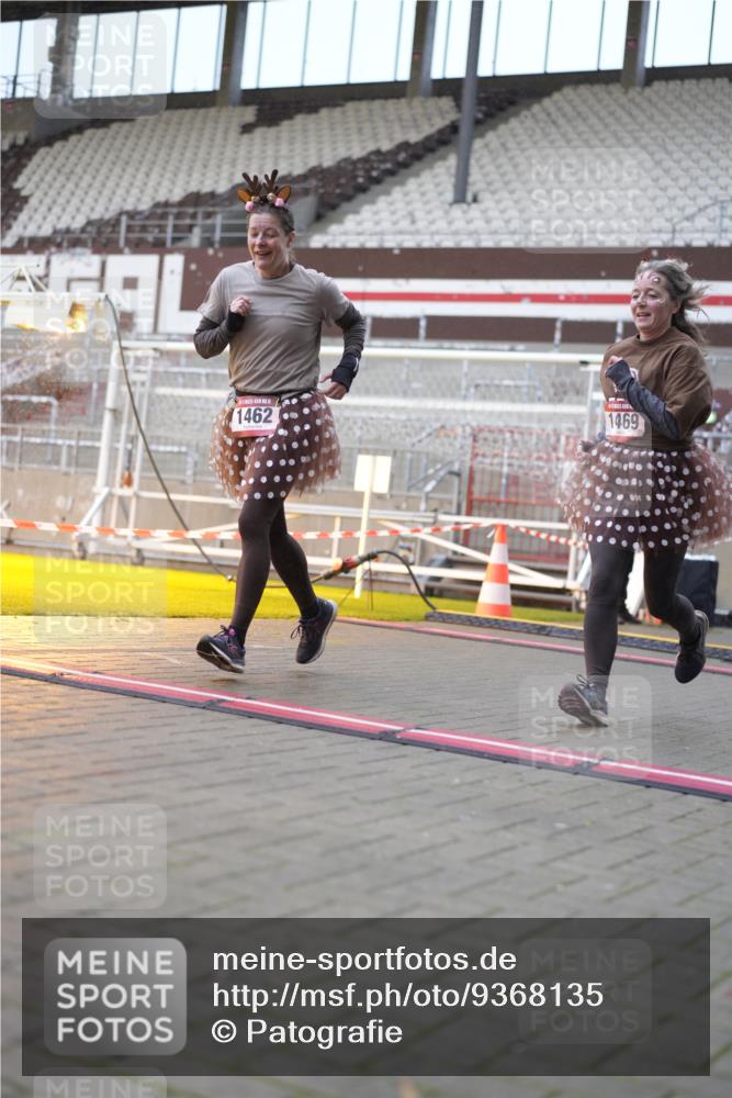 07.12.2025 - St. Pauli X-Mass-Run No. 15 Patografie http://msf.ph/oto/9368135 07.12.2025 11:06:45 Ziel 359, 382, 565, 595, 1285, 1462, 1469, 1708, 4582, 4588 meine-sportfotos.de