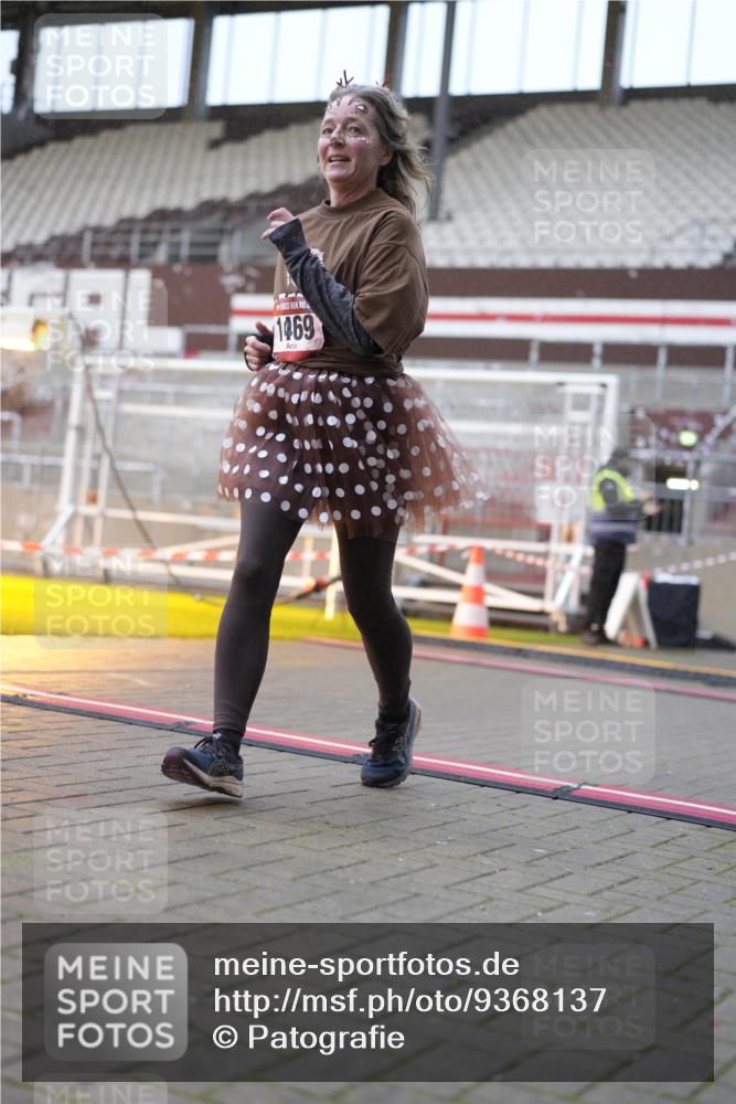 07.12.2025 - St. Pauli X-Mass-Run No. 15 Patografie http://msf.ph/oto/9368137 07.12.2025 11:06:46 Ziel 359, 382, 565, 595, 1462, 1469, 1708, 4582, 4588 meine-sportfotos.de