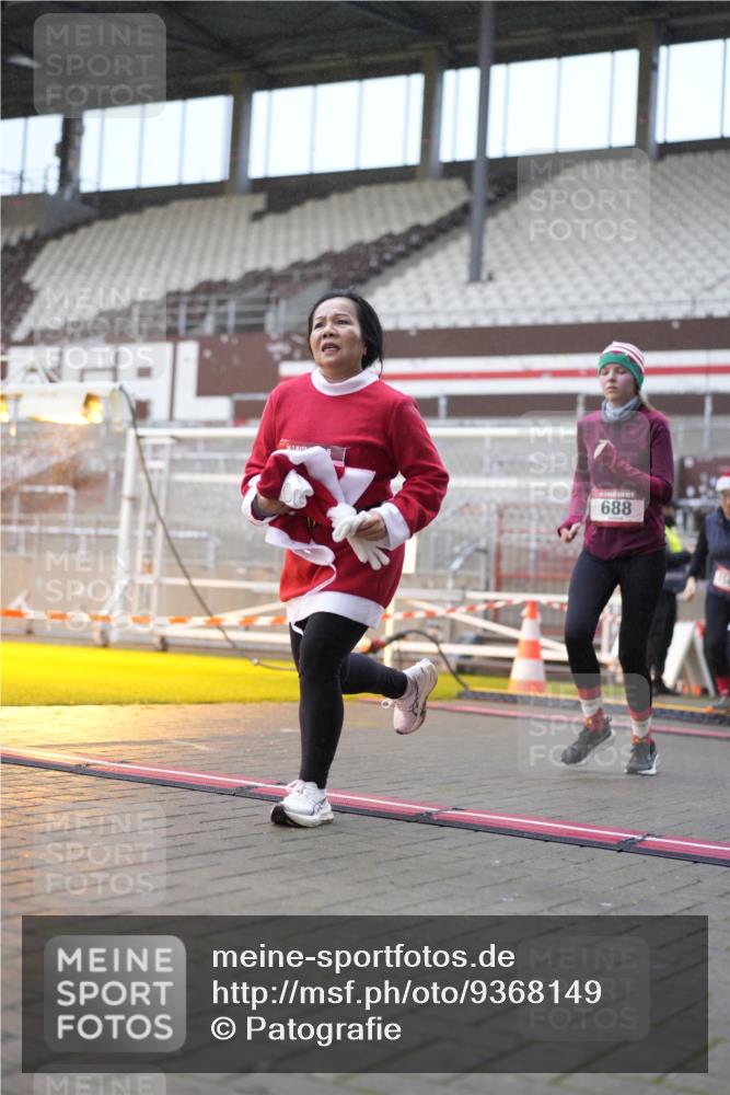 07.12.2025 - St. Pauli X-Mass-Run No. 15 Patografie http://msf.ph/oto/9368149 07.12.2025 11:07:06 Ziel 281, 342, 344, 596, 688, 1585, 1587, 1634, 1666, 1751, 1861, 1862 meine-sportfotos.de