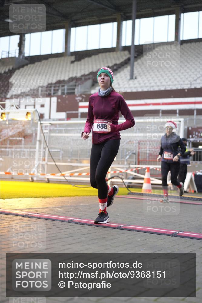 07.12.2025 - St. Pauli X-Mass-Run No. 15 Patografie http://msf.ph/oto/9368151 07.12.2025 11:07:07 Ziel 281, 342, 344, 596, 688, 1585, 1587, 1634, 1666, 1751, 1861, 1862 meine-sportfotos.de