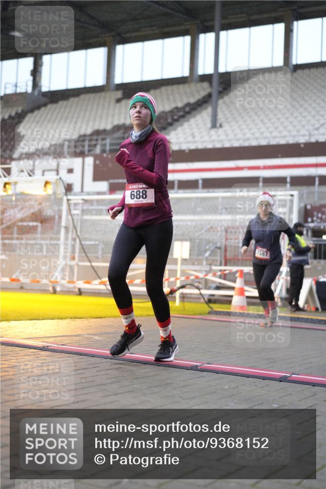 07.12.2025 - St. Pauli X-Mass-Run No. 15 Patografie http://msf.ph/oto/9368152 07.12.2025 11:07:07 Ziel 281, 342, 344, 596, 688, 1585, 1587, 1634, 1666, 1751, 1861, 1862 meine-sportfotos.de