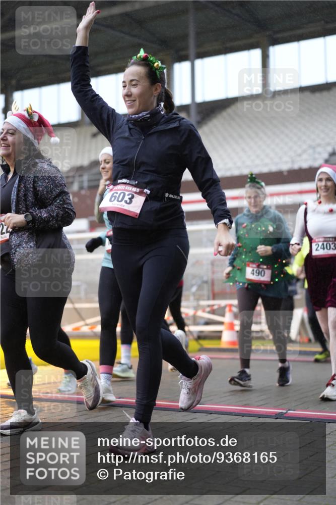 07.12.2025 - St. Pauli X-Mass-Run No. 15 Patografie http://msf.ph/oto/9368165 07.12.2025 11:07:15 Ziel 281, 342, 344, 476, 490, 591, 596, 603, 621, 622, 673, 688, 781, 1202, 1206, 1233, 1585, 1587, 1862, 2403, 5008 meine-sportfotos.de
