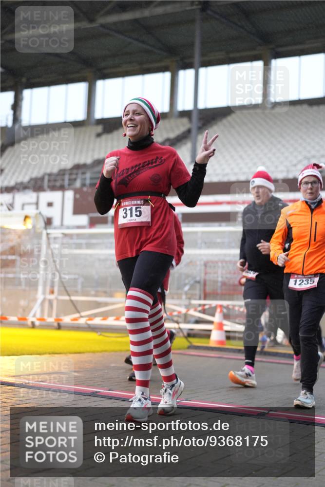 07.12.2025 - St. Pauli X-Mass-Run No. 15 Patografie http://msf.ph/oto/9368175 07.12.2025 11:07:29 Ziel 77, 315, 332, 377, 476, 490, 591, 603, 621, 622, 623, 673, 781, 1202, 1206, 1233, 1235, 1509, 1824, 1866, 1910, 2403, 2693, 5008 meine-sportfotos.de
