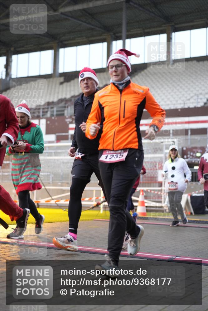 07.12.2025 - St. Pauli X-Mass-Run No. 15 Patografie http://msf.ph/oto/9368177 07.12.2025 11:07:30 Ziel 77, 315, 332, 377, 476, 490, 621, 623, 673, 781, 1202, 1206, 1233, 1235, 1509, 1824, 1866, 1910, 2403, 2693, 5008 meine-sportfotos.de