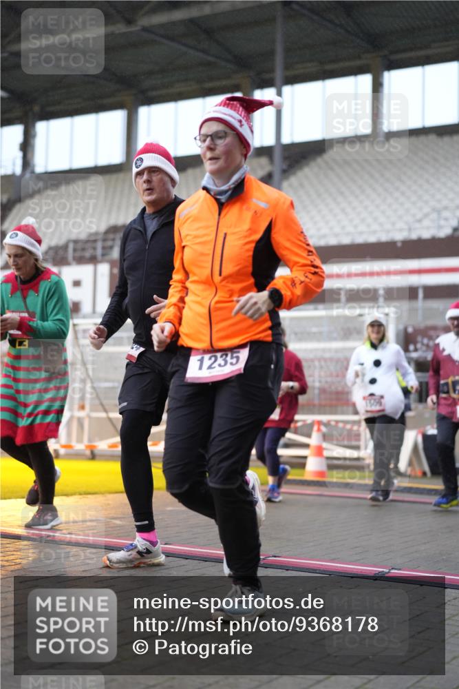 07.12.2025 - St. Pauli X-Mass-Run No. 15 Patografie http://msf.ph/oto/9368178 07.12.2025 11:07:30 Ziel 77, 315, 332, 377, 476, 490, 621, 623, 673, 781, 1202, 1206, 1233, 1235, 1509, 1824, 1866, 1910, 2403, 2693, 5008 meine-sportfotos.de
