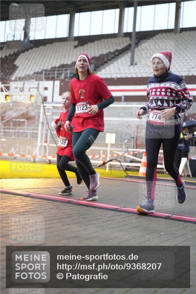 07.12.2025 - St. Pauli X-Mass-Run No. 15 Patografie http://msf.ph/oto/9368207 07.12.2025 11:07:51 Ziel 271, 273, 286, 293, 389, 397, 653, 772, 774, 1107, 1123, 1129, 1226, 1230, 1249, 1342, 1355, 1378, 1381, 1382, 1383, 1439, 1441, 1460, 1520, 1525, 1812, 4815 meine-sportfotos.de