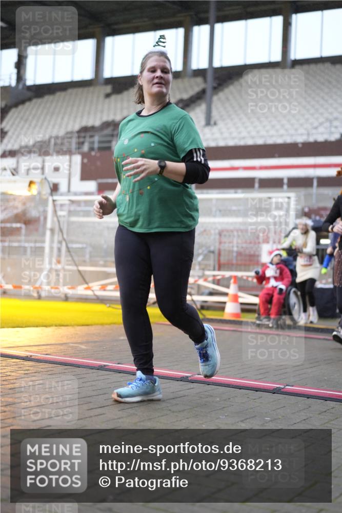 07.12.2025 - St. Pauli X-Mass-Run No. 15 Patografie http://msf.ph/oto/9368213 07.12.2025 11:07:53 Ziel 271, 273, 286, 293, 389, 397, 653, 772, 774, 1107, 1123, 1129, 1226, 1230, 1249, 1342, 1355, 1378, 1381, 1382, 1383, 1439, 1441, 1460, 1520, 1525, 1809, 1810, 1812, 4798, 4815 meine-sportfotos.de