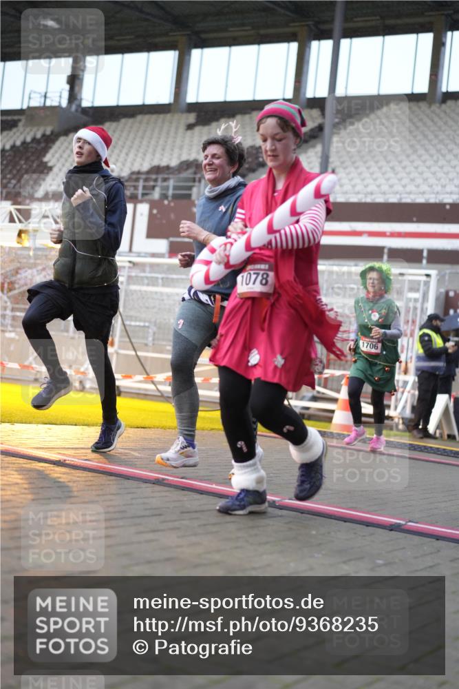 07.12.2025 - St. Pauli X-Mass-Run No. 15 Patografie http://msf.ph/oto/9368235 07.12.2025 11:08:13 Ziel 100, 396, 446, 629, 635, 758, 1078, 1170, 1559, 1560, 1596, 1706 meine-sportfotos.de