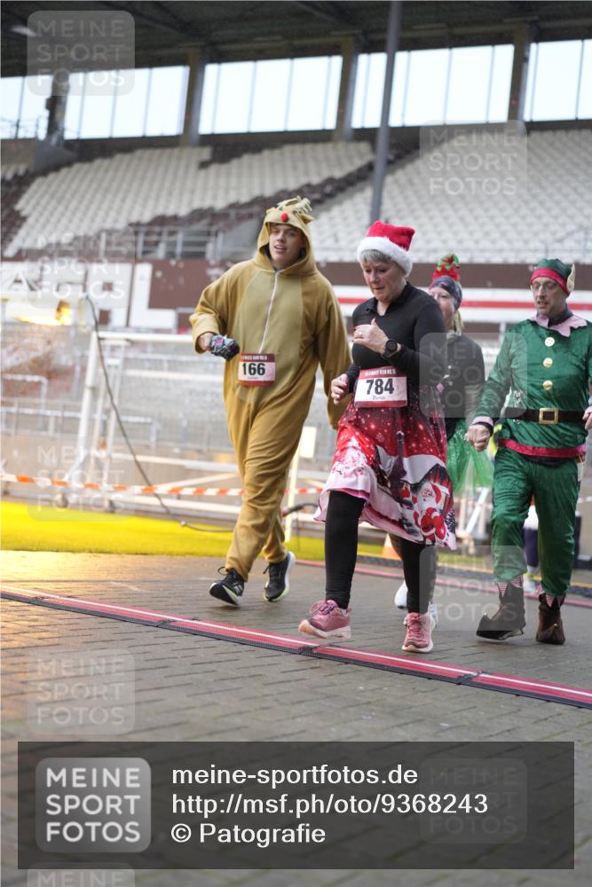 07.12.2025 - St. Pauli X-Mass-Run No. 15 Patografie http://msf.ph/oto/9368243 07.12.2025 11:08:21 Ziel 100, 152, 155, 166, 396, 446, 758, 784, 1078, 1170, 1184, 1424, 1491, 1559, 1560, 1625, 1706, 2259, 4584, 4819, 4830 meine-sportfotos.de