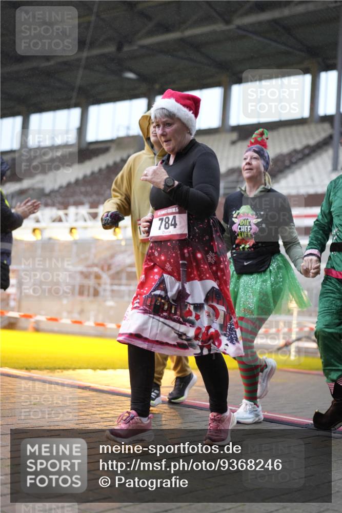 07.12.2025 - St. Pauli X-Mass-Run No. 15 Patografie http://msf.ph/oto/9368246 07.12.2025 11:08:21 Ziel 100, 152, 155, 166, 396, 446, 758, 784, 1078, 1170, 1184, 1424, 1491, 1559, 1560, 1625, 1706, 2259, 4584, 4819, 4830 meine-sportfotos.de