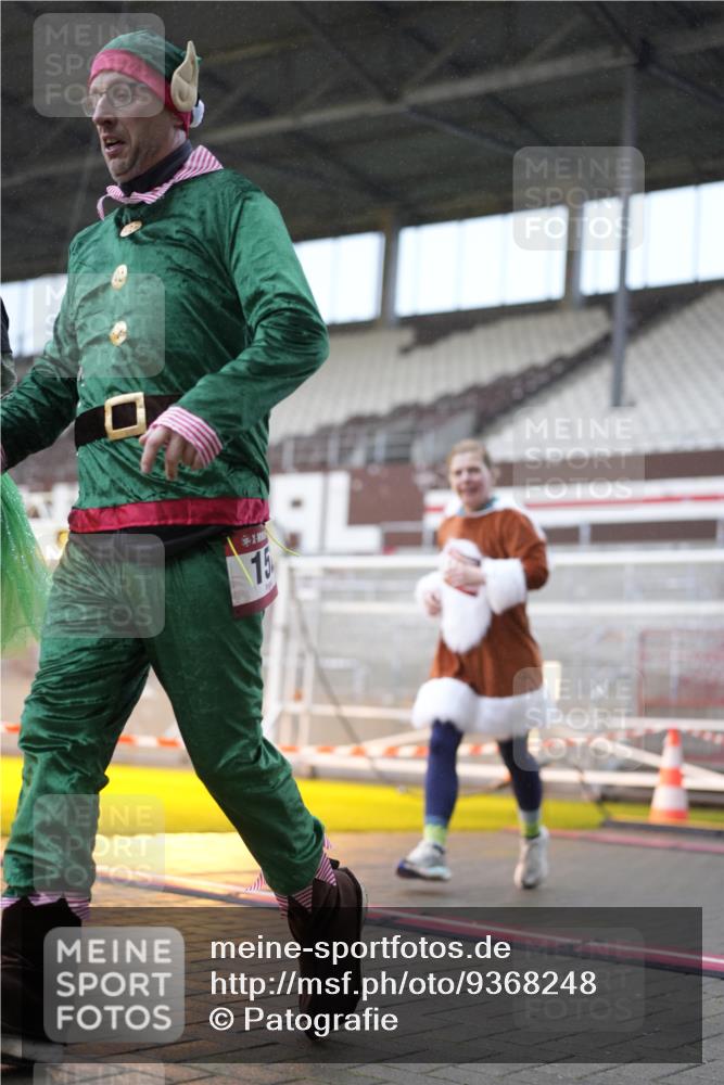 07.12.2025 - St. Pauli X-Mass-Run No. 15 Patografie http://msf.ph/oto/9368248 07.12.2025 11:08:22 Ziel 100, 152, 155, 166, 396, 446, 758, 784, 1078, 1170, 1184, 1424, 1491, 1559, 1560, 1625, 1706, 2259, 2893, 4584, 4819, 4830 meine-sportfotos.de