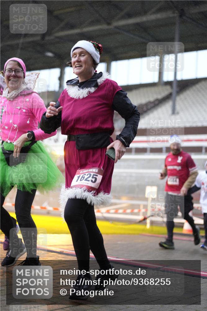 07.12.2025 - St. Pauli X-Mass-Run No. 15 Patografie http://msf.ph/oto/9368255 07.12.2025 11:08:25 Ziel 152, 155, 166, 396, 446, 758, 784, 1078, 1170, 1184, 1424, 1491, 1625, 1706, 2259, 2893, 4584, 4819, 4830 meine-sportfotos.de