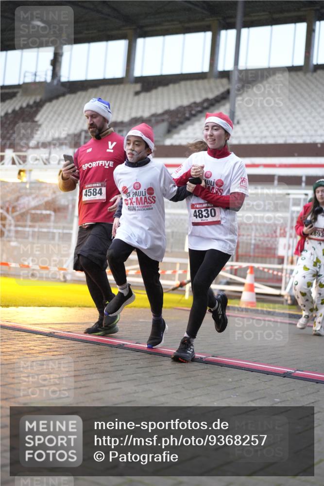 07.12.2025 - St. Pauli X-Mass-Run No. 15 Patografie http://msf.ph/oto/9368257 07.12.2025 11:08:26 Ziel 152, 155, 166, 396, 446, 758, 784, 1078, 1170, 1184, 1424, 1491, 1625, 1706, 2259, 2893, 4584, 4819, 4830 meine-sportfotos.de