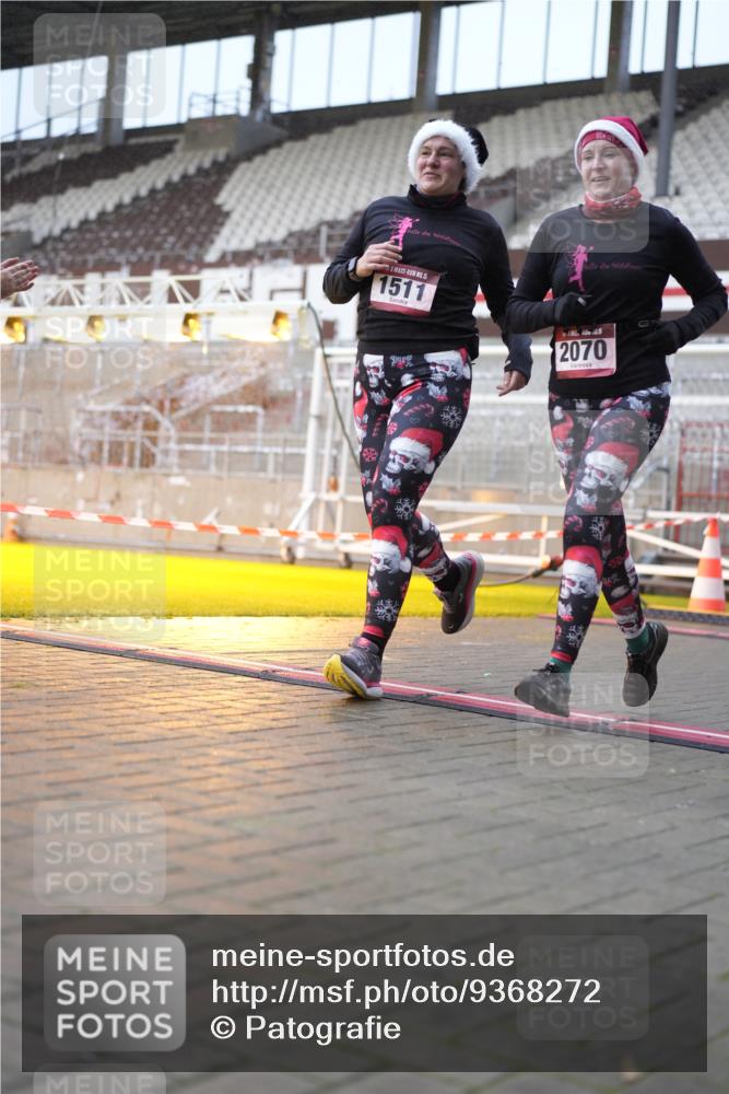 07.12.2025 - St. Pauli X-Mass-Run No. 15 Patografie http://msf.ph/oto/9368272 07.12.2025 11:08:49 Ziel 335, 338, 341, 619, 1205, 1211, 1412, xxxx, 1464, 1502, 1511, 2070, 2879, 2898, 4471 meine-sportfotos.de