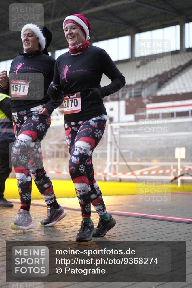 07.12.2025 - St. Pauli X-Mass-Run No. 15 Patografie http://msf.ph/oto/9368274 07.12.2025 11:08:49 Ziel 335, 338, 341, 619, 1205, 1211, 1412, xxxx, 1464, 1502, 1511, 2070, 2879, 2898, 4471 meine-sportfotos.de