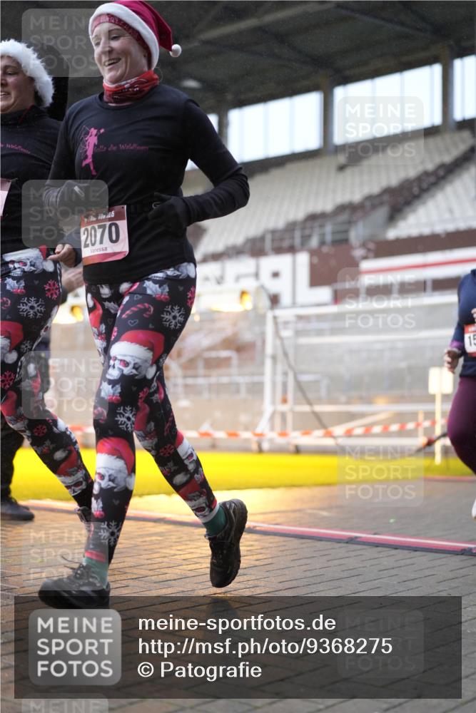 07.12.2025 - St. Pauli X-Mass-Run No. 15 Patografie http://msf.ph/oto/9368275 07.12.2025 11:08:49 Ziel 335, 338, 341, 619, 1205, 1211, 1412, xxxx, 1464, 1502, 1511, 2070, 2879, 2898, 4471 meine-sportfotos.de