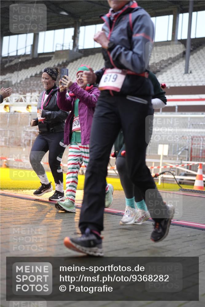 07.12.2025 - St. Pauli X-Mass-Run No. 15 Patografie http://msf.ph/oto/9368282 07.12.2025 11:08:55 Ziel 335, 338, 341, 495, 496, 619, 1136, 1138, 1140, 1205, 1211, 1502, 1511, 2070, 2879, 2898 meine-sportfotos.de
