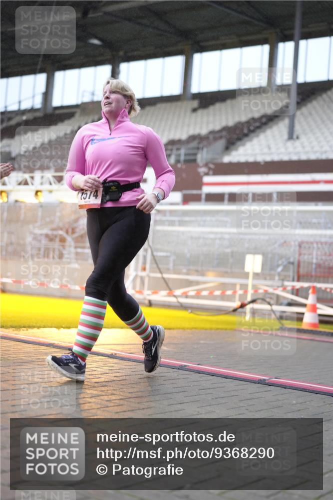 07.12.2025 - St. Pauli X-Mass-Run No. 15 Patografie http://msf.ph/oto/9368290 07.12.2025 11:09:03 Ziel 44, 51, 335, 338, 341, 495, 496, 558, 619, 1136, 1138, 1140, 1205, 1211, 1260, 1502, 1511, 1574, 2070 meine-sportfotos.de