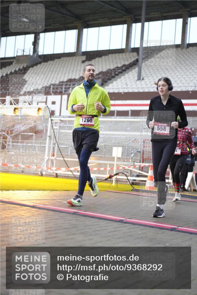 07.12.2025 - St. Pauli X-Mass-Run No. 15 Patografie http://msf.ph/oto/9368292 07.12.2025 11:09:07 Ziel 44, 51, 335, 495, 496, 558, 619, 1110, 1136, 1138, 1140, 1205, 1211, 1260, 1574 meine-sportfotos.de