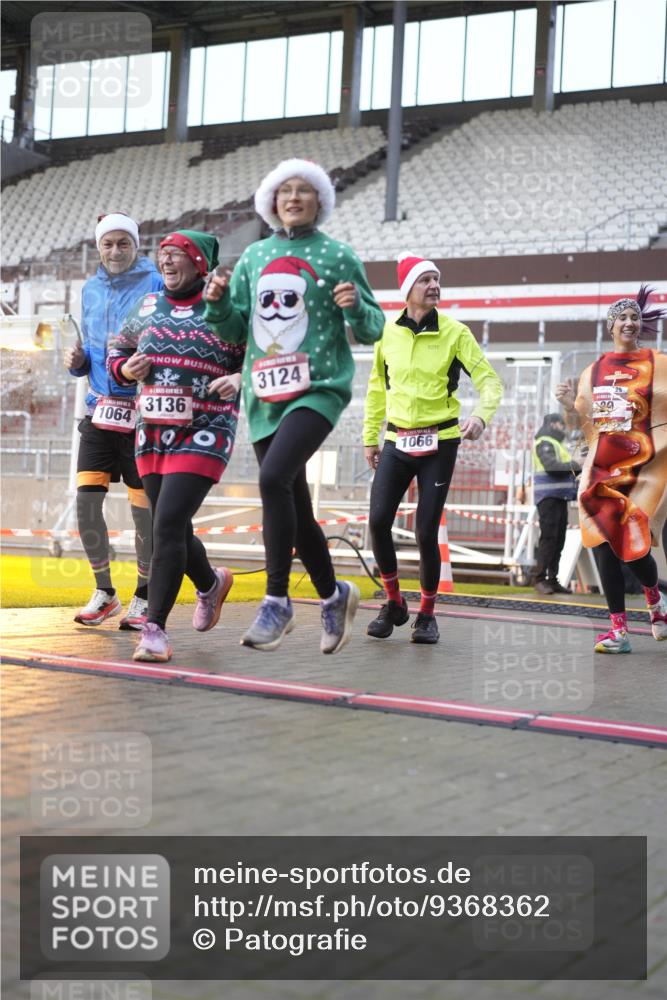 07.12.2025 - St. Pauli X-Mass-Run No. 15 Patografie http://msf.ph/oto/9368362 07.12.2025 11:10:30 Ziel 29, 30, 31, 42, 49, 53, 122, 134, 745, 980, 1064, 1066, 1298, 1380, 1398, 1692, 1694, 1697, 1739, 1740, 3124, 3136 meine-sportfotos.de