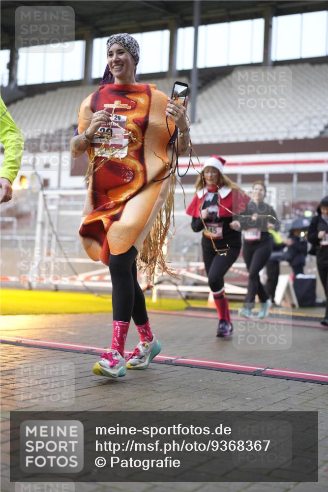 07.12.2025 - St. Pauli X-Mass-Run No. 15 Patografie http://msf.ph/oto/9368367 07.12.2025 11:10:31 Ziel 29, 30, 31, 49, 53, 122, 134, 745, 1064, 1066, 1298, 1380, 1398, 1626, 1692, 1694, 1697, 1739, 1740, 3124, 3136 meine-sportfotos.de
