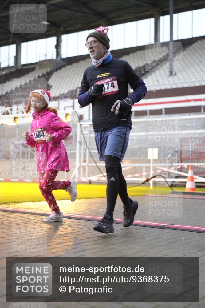 07.12.2025 - St. Pauli X-Mass-Run No. 15 Patografie http://msf.ph/oto/9368375 07.12.2025 11:10:40 Ziel 29, 30, 31, 49, 122, 134, 745, 1064, 1066, 1380, 1400, 1402, 1584, 1626, 1692, 3124, 3136, 4574 meine-sportfotos.de