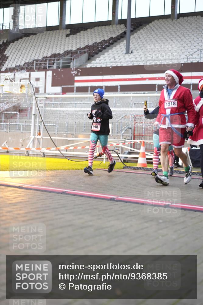 07.12.2025 - St. Pauli X-Mass-Run No. 15 Patografie http://msf.ph/oto/9368385 07.12.2025 11:11:01 Ziel 48, 660, 667, 669, 697, 698, 1518, 1519, 2258, 2616, 2742 meine-sportfotos.de