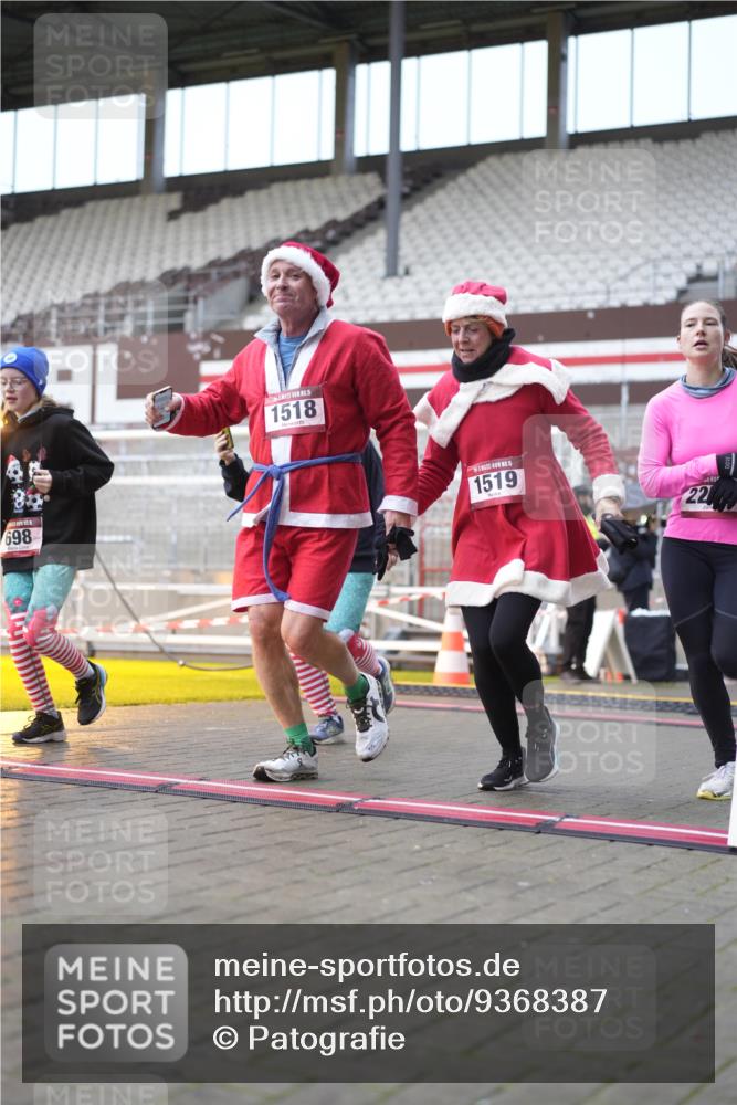 07.12.2025 - St. Pauli X-Mass-Run No. 15 Patografie http://msf.ph/oto/9368387 07.12.2025 11:11:02 Ziel 48, 660, 667, 669, 697, 698, 1518, 1519, 1707, 2258, 2616, 2742 meine-sportfotos.de
