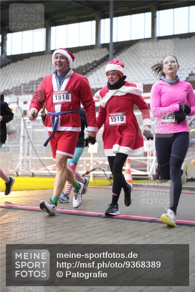 07.12.2025 - St. Pauli X-Mass-Run No. 15 Patografie http://msf.ph/oto/9368389 07.12.2025 11:11:02 Ziel 48, 660, 667, 669, 697, 698, 1518, 1519, 1707, 2258, 2616, 2742 meine-sportfotos.de