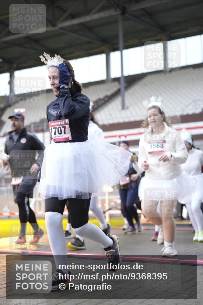 07.12.2025 - St. Pauli X-Mass-Run No. 15 Patografie http://msf.ph/oto/9368395 07.12.2025 11:11:08 Ziel 48, 411, 660, 697, 698, 777, 787, 788, 812, 815, 817, 832, 841, 909, 1145, 1146, 1147, 1518, 1519, 1557, 1565, 1568, 1619, 1707, 2258, 2742, 4801, 4813 meine-sportfotos.de