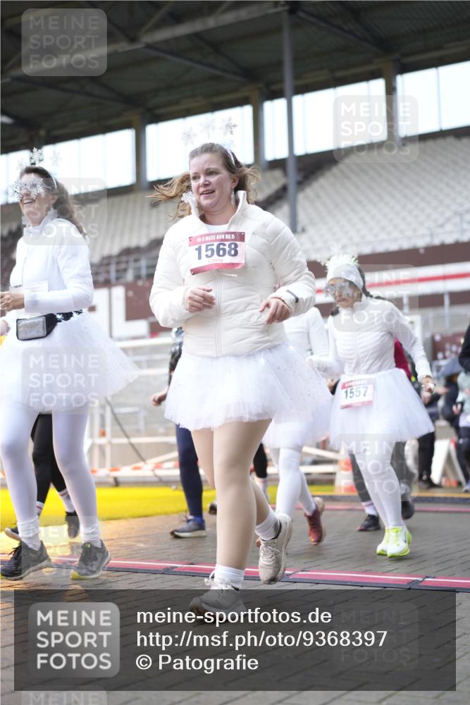 07.12.2025 - St. Pauli X-Mass-Run No. 15 Patografie http://msf.ph/oto/9368397 07.12.2025 11:11:09 Ziel 411, 697, 698, 777, 787, 788, 812, 815, 817, 832, 841, 909, 1145, 1146, 1147, 1518, 1519, 1557, 1565, 1568, 1619, 1707, 2258, 2742, 4801, 4813 meine-sportfotos.de