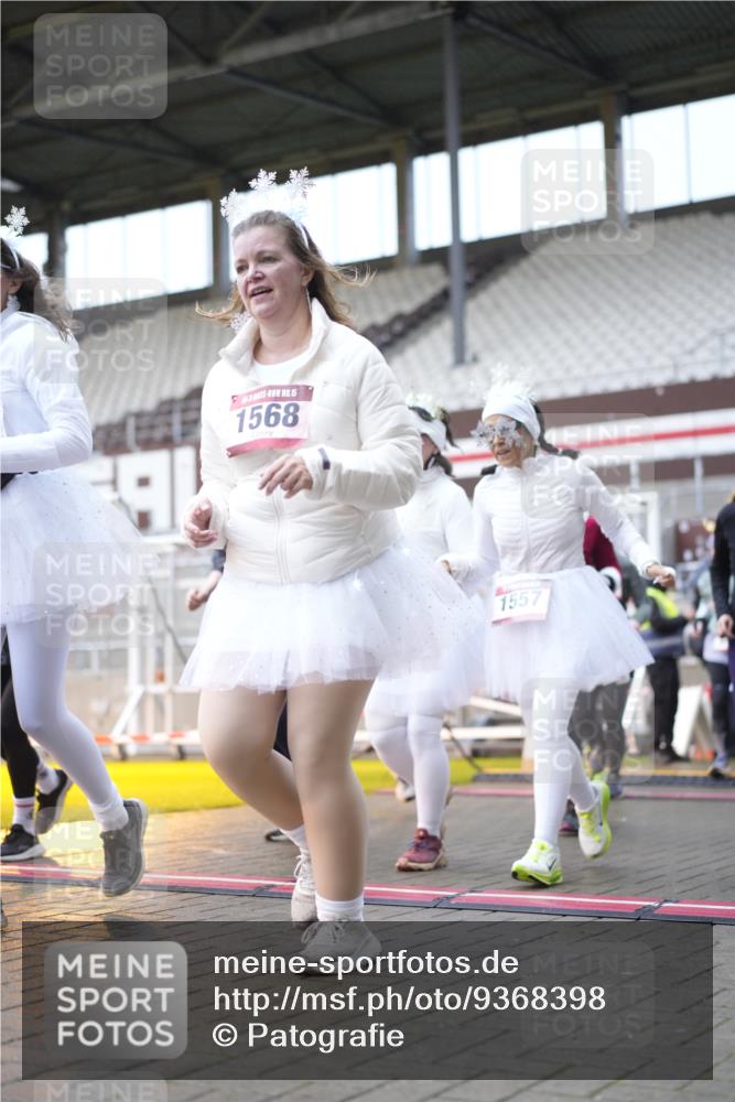 07.12.2025 - St. Pauli X-Mass-Run No. 15 Patografie http://msf.ph/oto/9368398 07.12.2025 11:11:09 Ziel 411, 697, 698, 777, 787, 788, 812, 815, 817, 832, 841, 909, 1145, 1146, 1147, 1518, 1519, 1557, 1565, 1568, 1619, 1707, 2258, 2742, 4801, 4813 meine-sportfotos.de