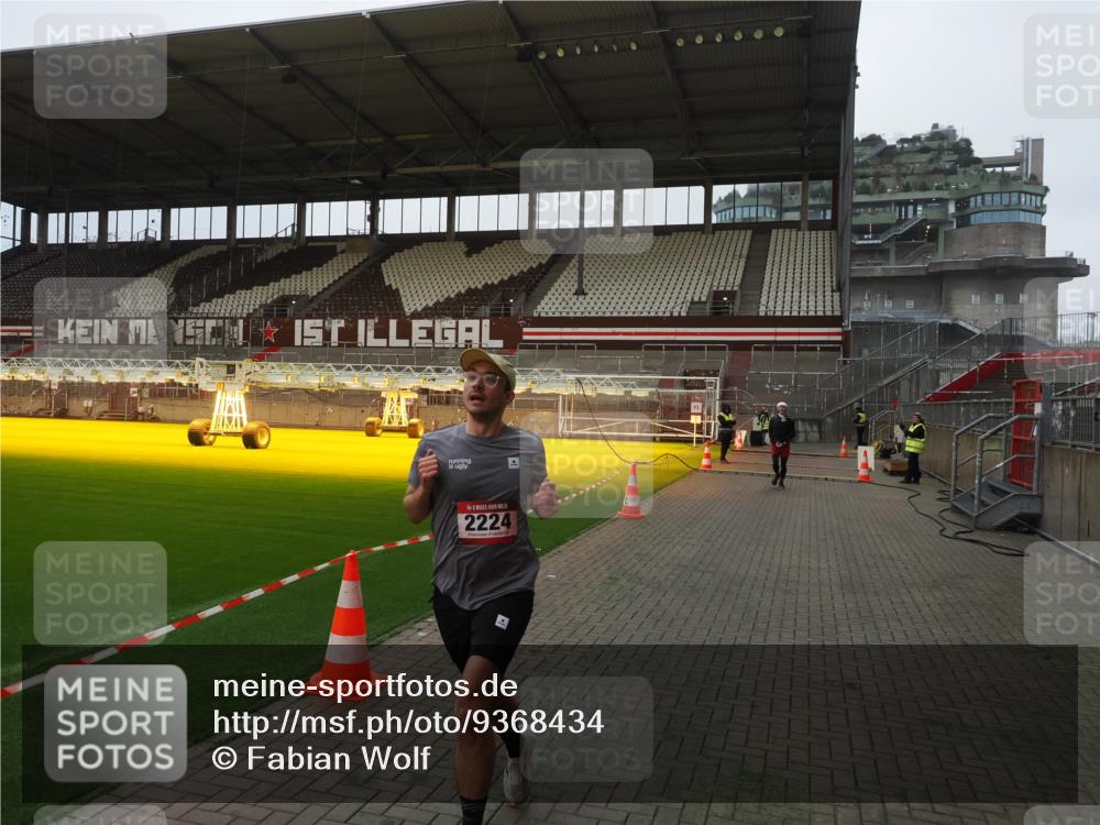 07.12.2025 - St. Pauli X-Mass-Run No. 15 Fabian Wolf http://msf.ph/oto/9368434 07.12.2025 09:50:59 Ziel 615, 2224 meine-sportfotos.de