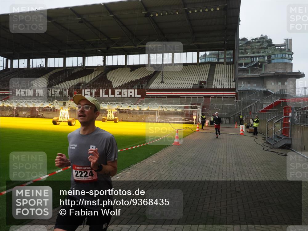 07.12.2025 - St. Pauli X-Mass-Run No. 15 Fabian Wolf http://msf.ph/oto/9368435 07.12.2025 09:50:59 Ziel 615, 2224 meine-sportfotos.de