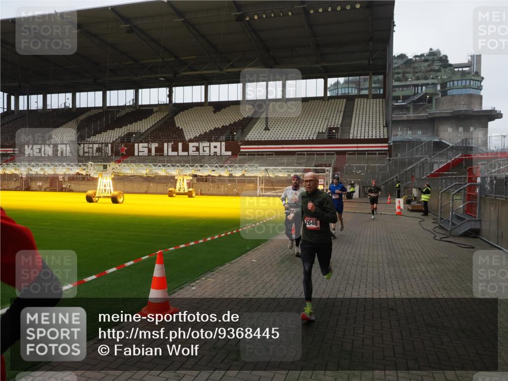 07.12.2025 - St. Pauli X-Mass-Run No. 15 Fabian Wolf http://msf.ph/oto/9368445 07.12.2025 09:51:17 Ziel 13, 615, 1258, 2030, 2135, 2646, 3110, 4273 meine-sportfotos.de