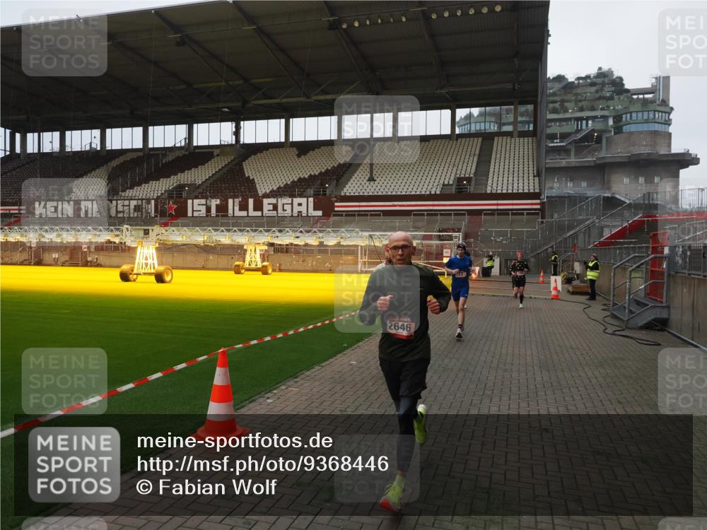 07.12.2025 - St. Pauli X-Mass-Run No. 15 Fabian Wolf http://msf.ph/oto/9368446 07.12.2025 09:51:18 Ziel 13, 1258, 2030, 2135, 2646, 3110, 4273 meine-sportfotos.de