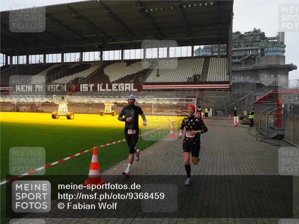 07.12.2025 - St. Pauli X-Mass-Run No. 15 Fabian Wolf http://msf.ph/oto/9368459 07.12.2025 09:51:21 Ziel 13, 1258, 2030, 2135, 2646, 3110, 4273 meine-sportfotos.de